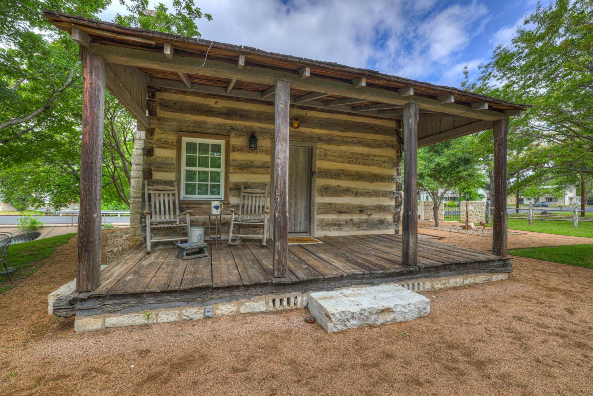 Villa Town Creek Cabin Walk To Main St à Fredericksburg Extérieur photo