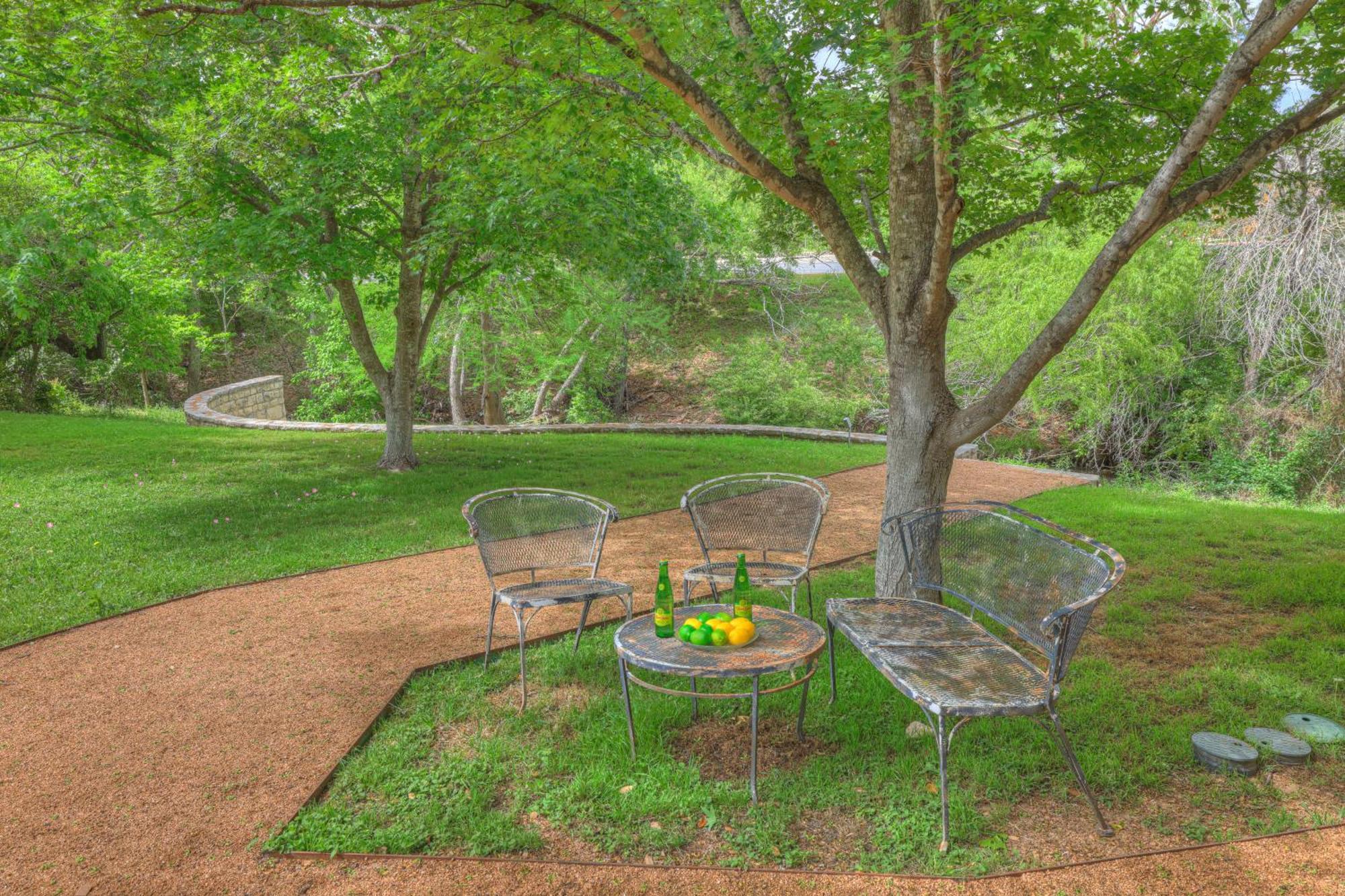 Villa Town Creek Cabin Walk To Main St à Fredericksburg Extérieur photo